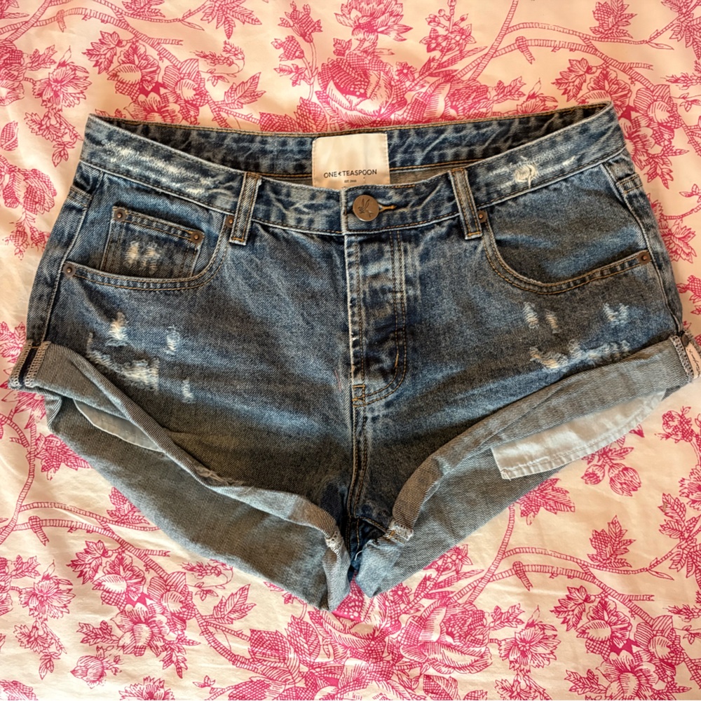 One Teaspoon Bandits low rise denim shorts size 28